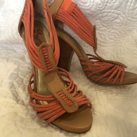 Seychelles strappy peeptoe heels - Picture 3 of 5